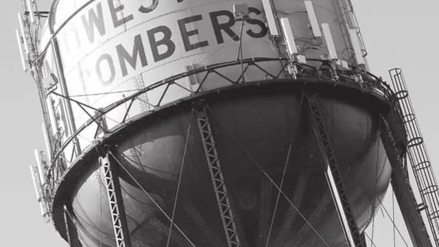 Midwest City water tower displaying the Bombers name